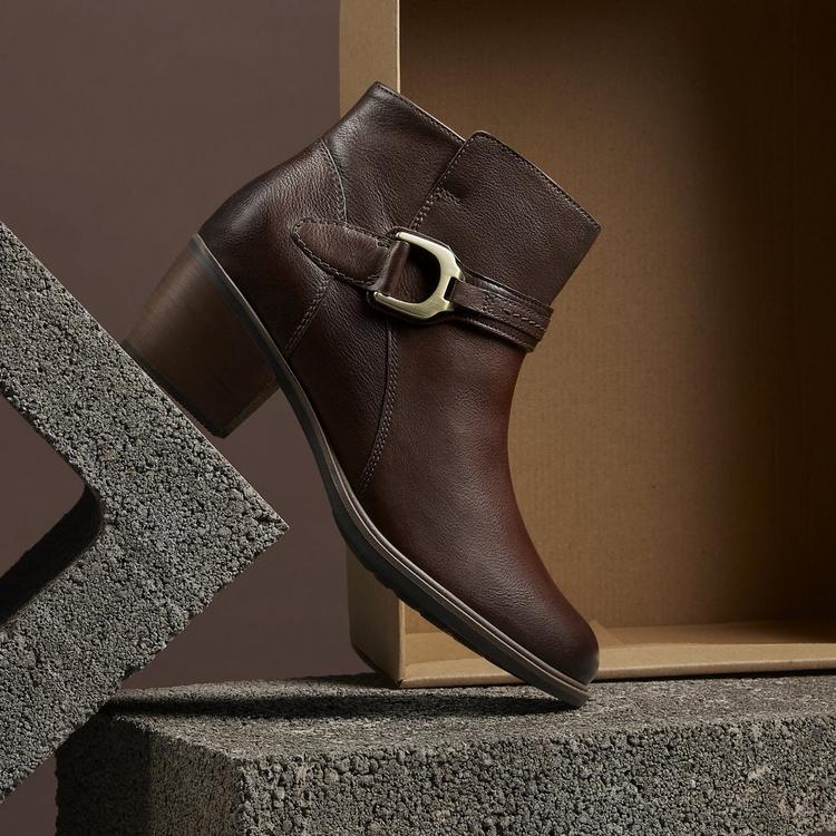 Clarks women's Cologne Arlo 2 black ankle boots.